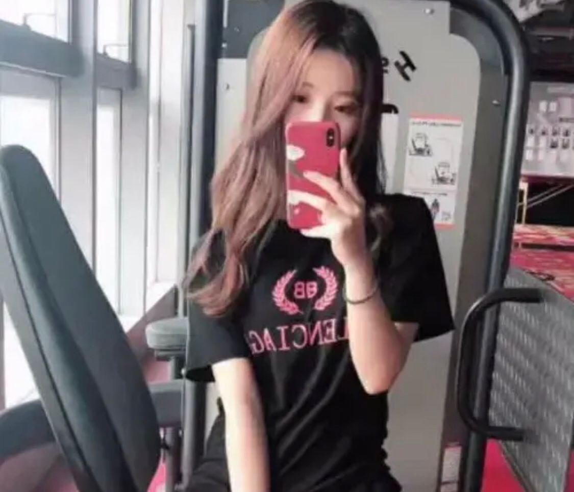 刚刚毕业的妹子