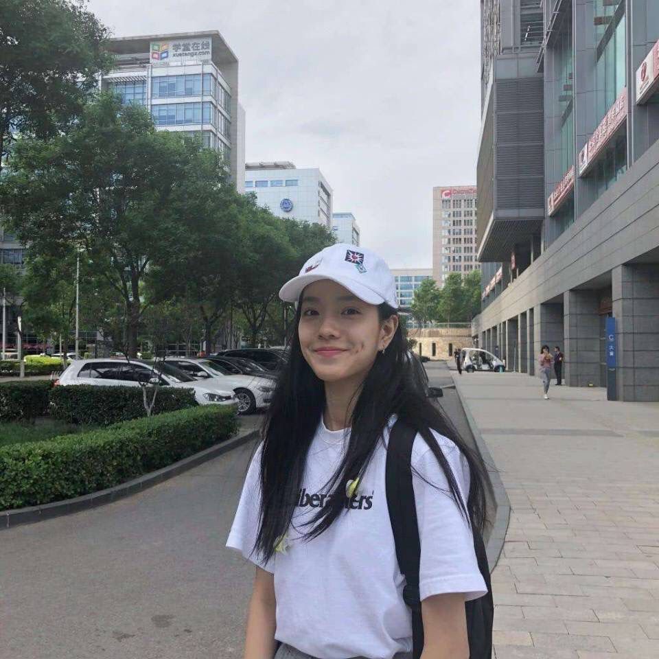 刚刚毕业的妹子