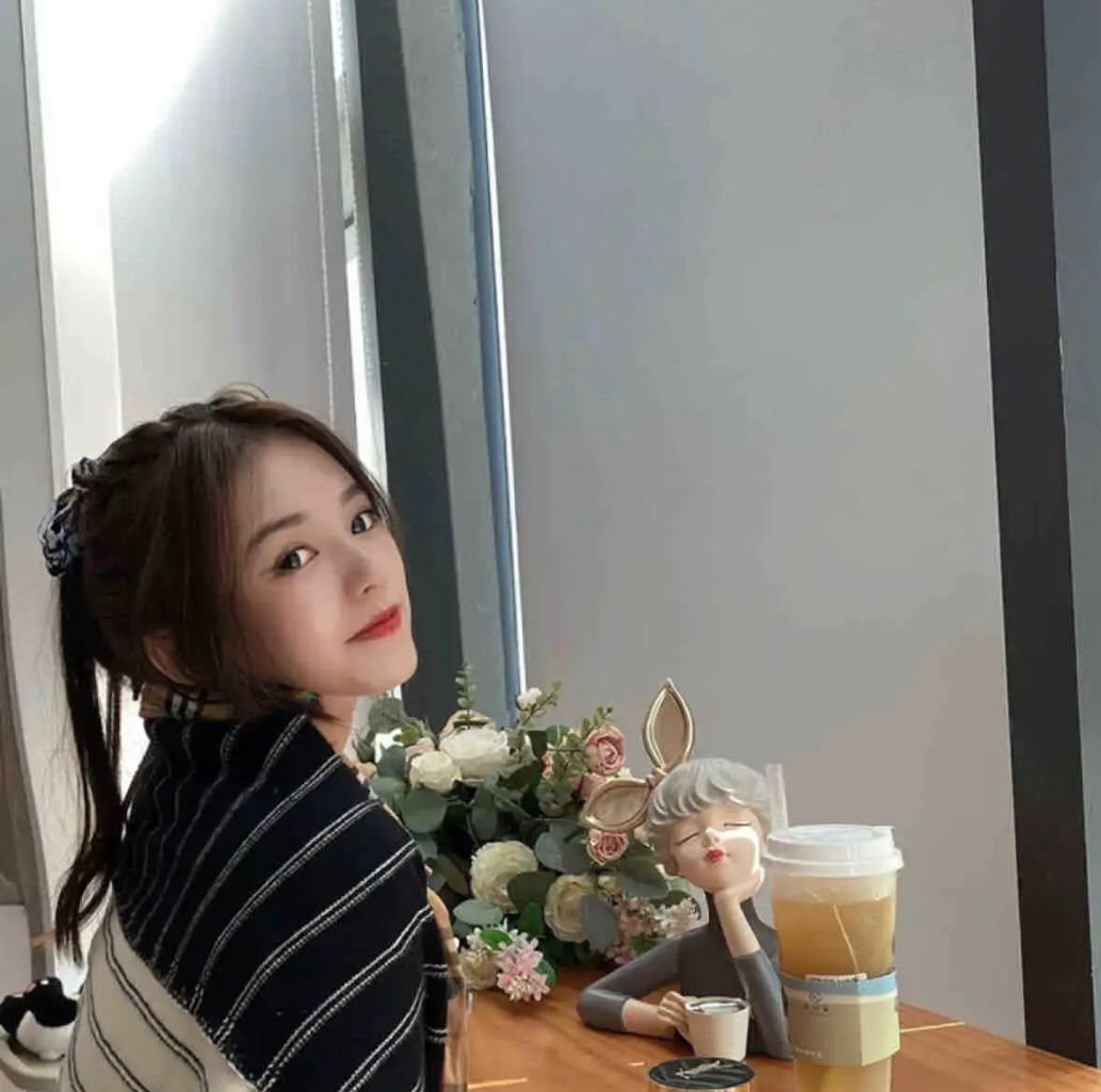 稍微有点高冷的妹子