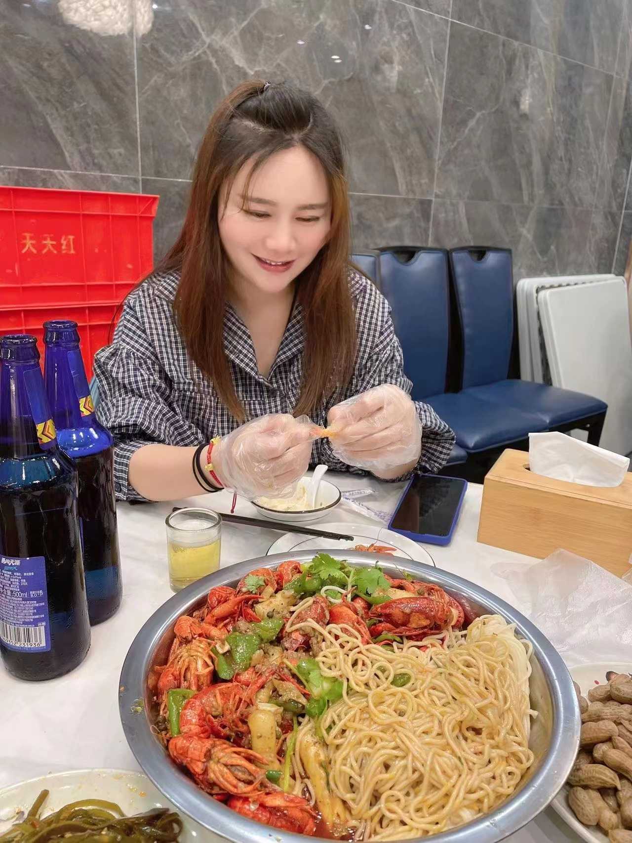 老铁们，喜欢服务的，抓紧冲，儿骗你们