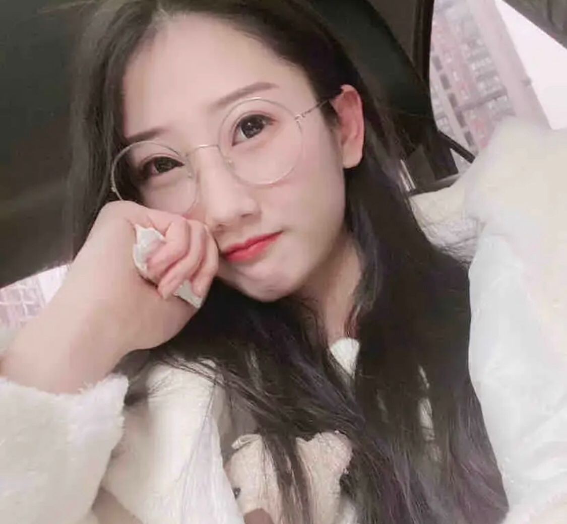 很听话的妹子