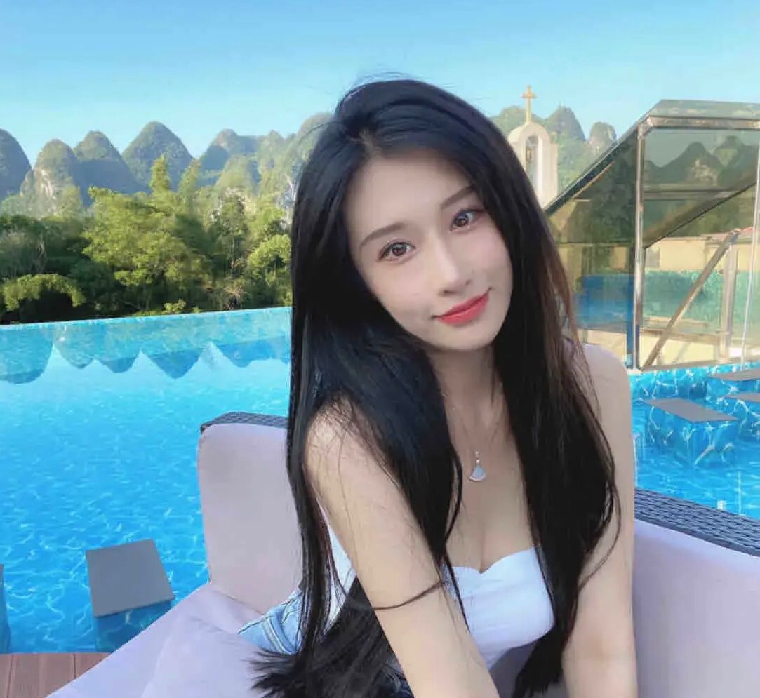 很粉嫩的妹子