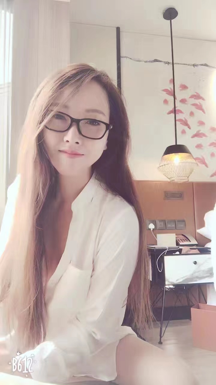 长腿眼镜妹