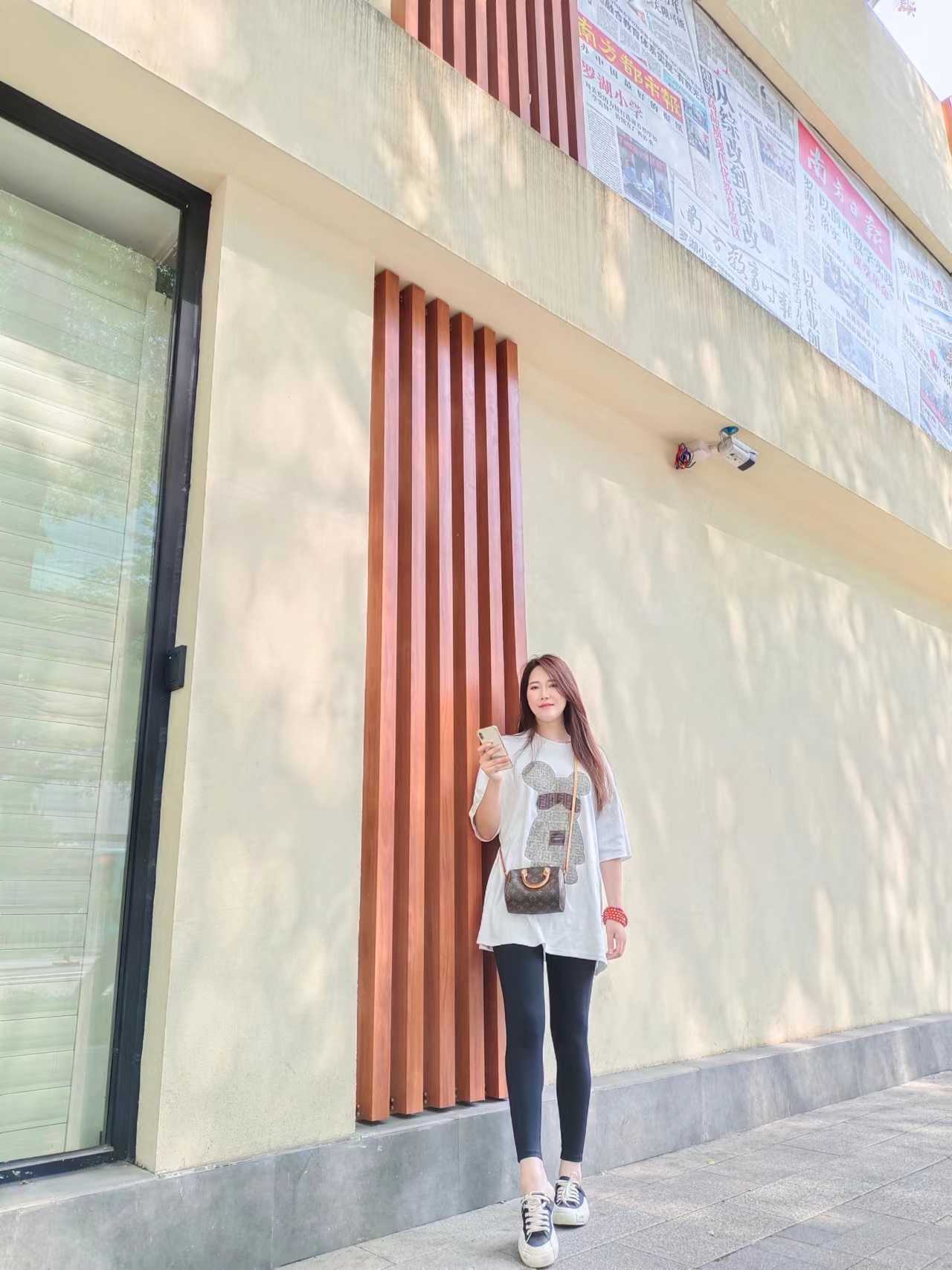 长腿眼镜妹