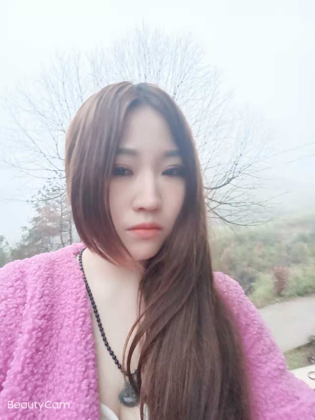 这个女的本人长得很漂亮，湖南的服务态度又好，气质又好身材又好