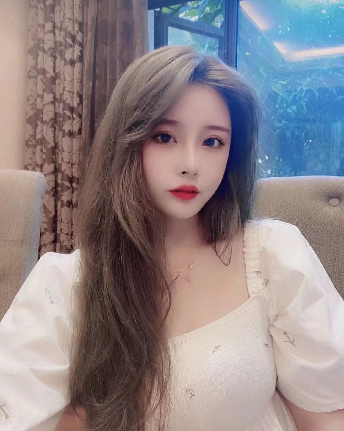00后美女软软