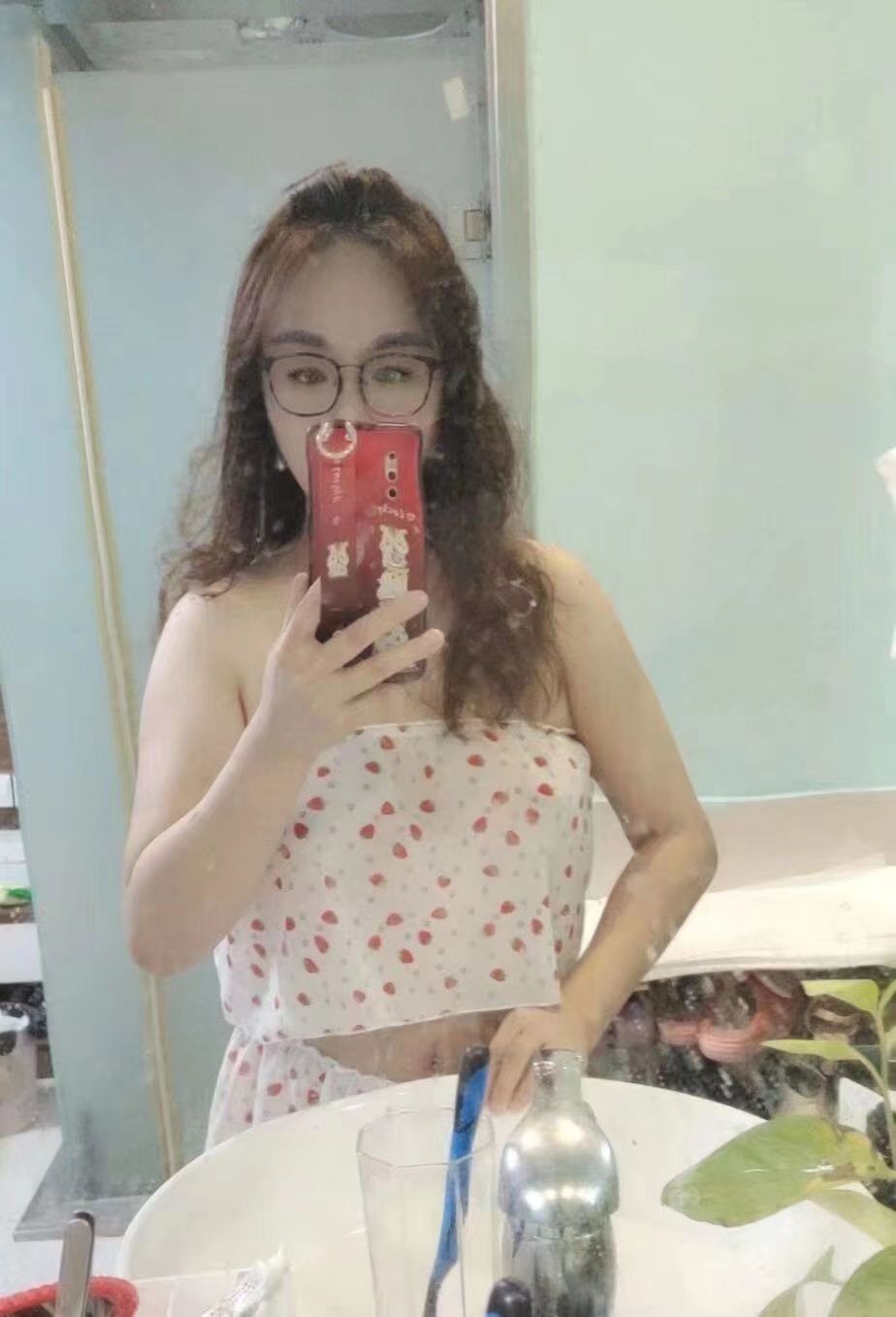 可爱的眼镜儿妹