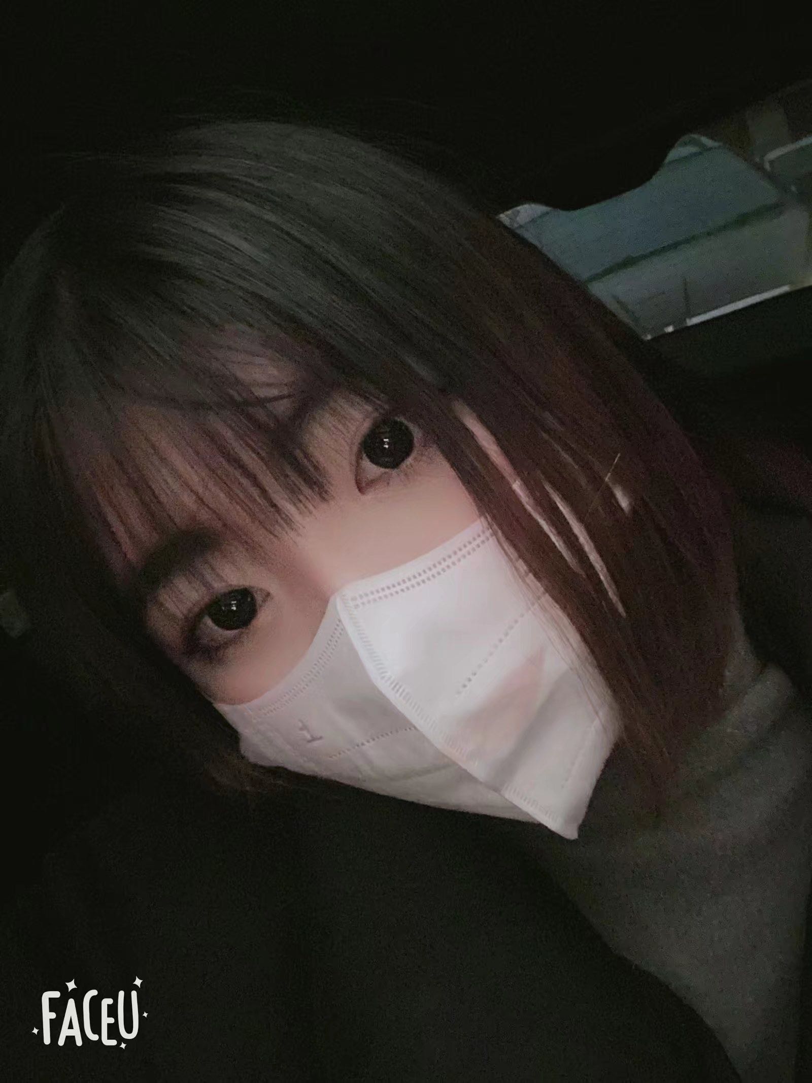 晚上住酒店实在无聊,让好友介绍个妹子玩