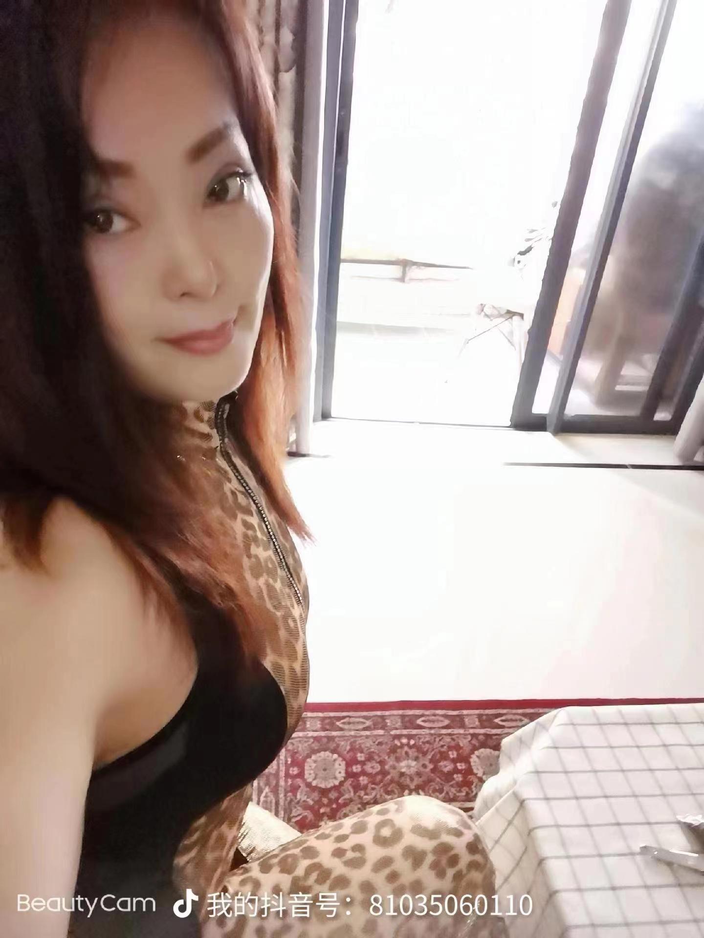 微胖少妇由由