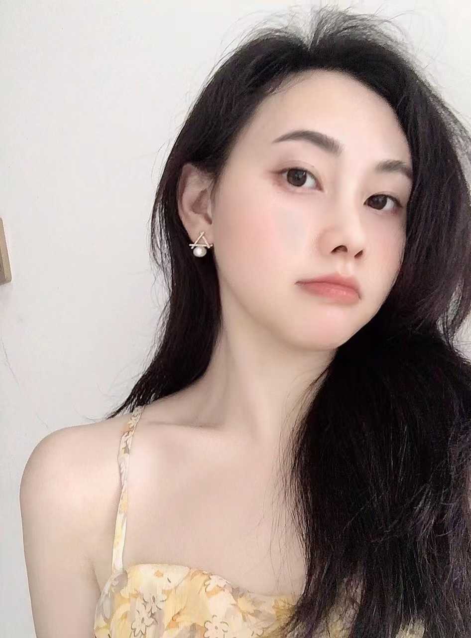 佛山皮肤很白的嫩妹