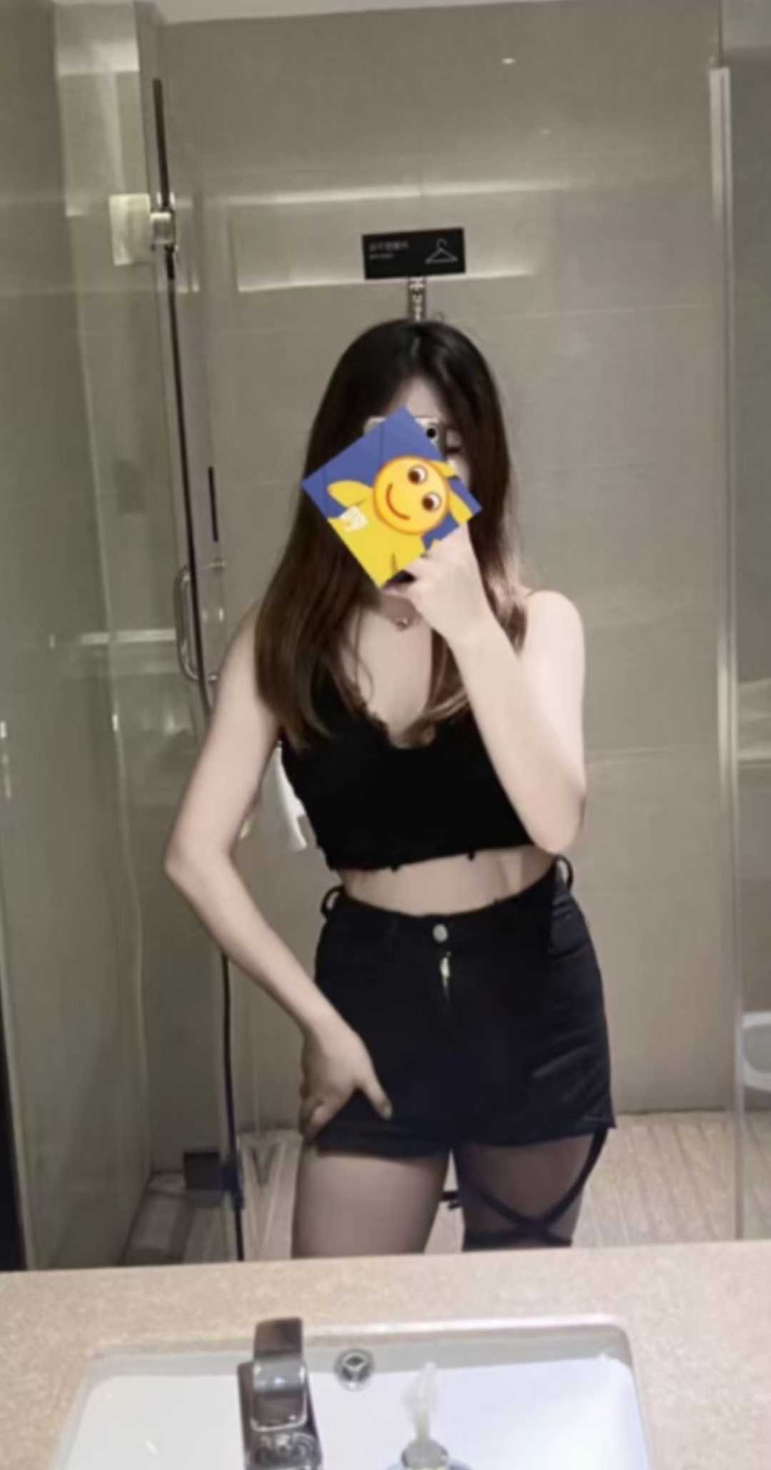 各种姿势随意，很配合