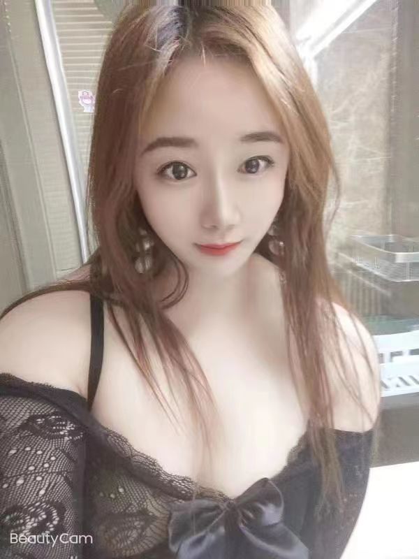 温柔体贴的金发小妹