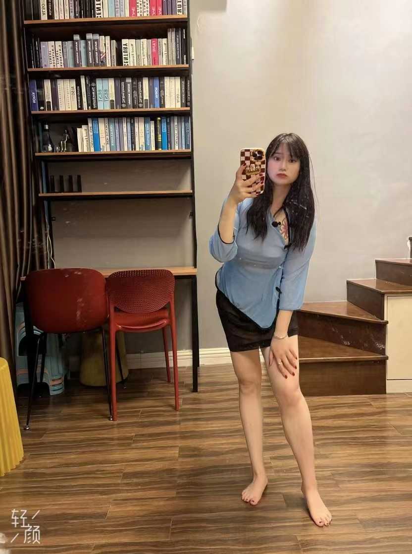丰满嫩妹子