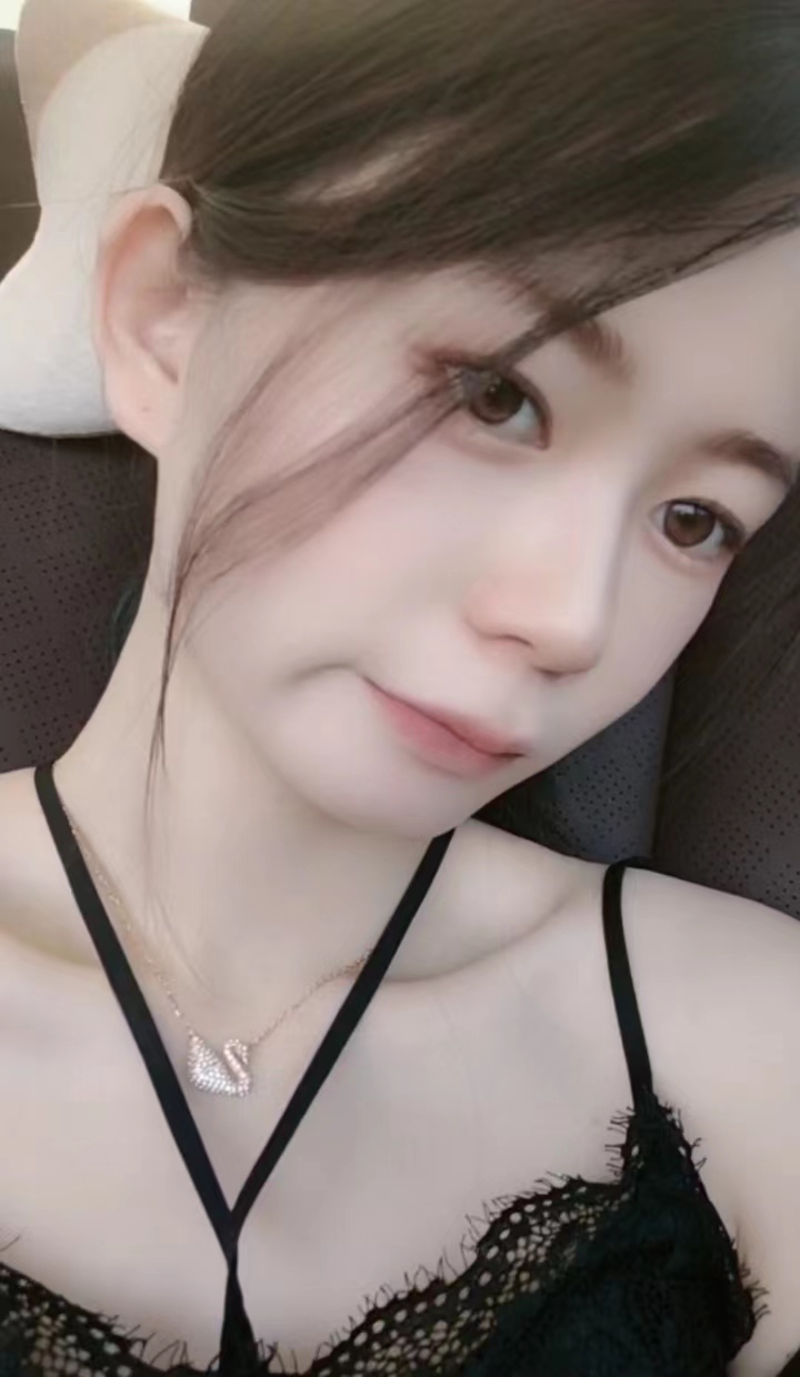 对着镜子乱草