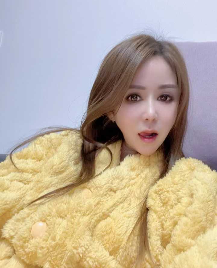 颜值可以，身材不错，活也很好金发少妇